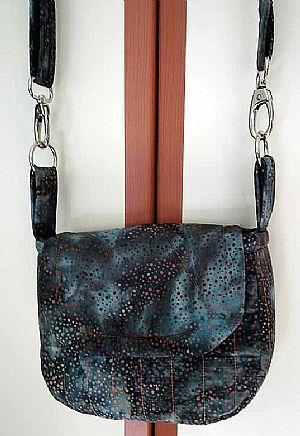 Μία όμορφη τσάντα από μπατίκ ύφασμα βαμμένο στο Μπαλί